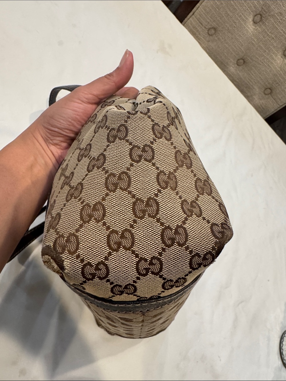 Authentic Gucci Brown GG Canvas Shoulder Bag with Green-Red Web - Picture 4 of 13